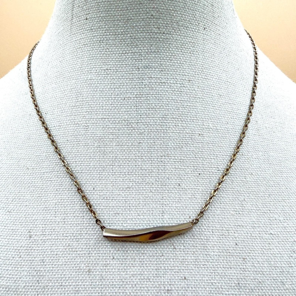 Gold Tone Twisted Bar Necklace Minimalist Curved Pendant Chain Modern Jewelry